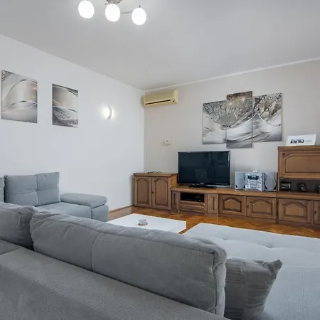 Family Friendly With A Swimming Pool Cepic, Istria - Sredisnja Istra - 11636 아파트 Zatka Cepic